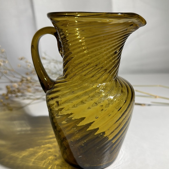 Vintage Mid Century Modern Deep Amber / Olive Blown Swirled Glass Pitcher/Ewer - Picture 10 of 12